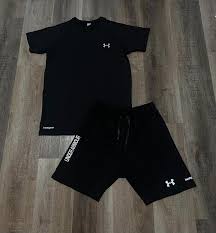 camiseta masngas cortas under mas short